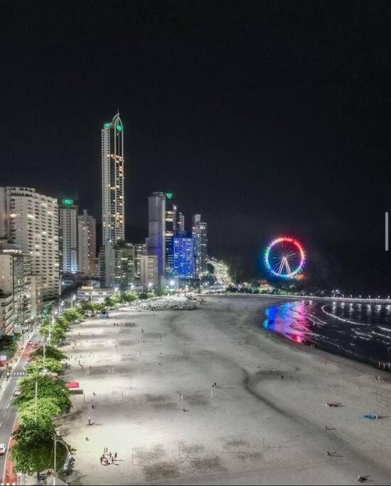 Apto A 100M Da Praia Central Balneário Camboriú Exterior foto