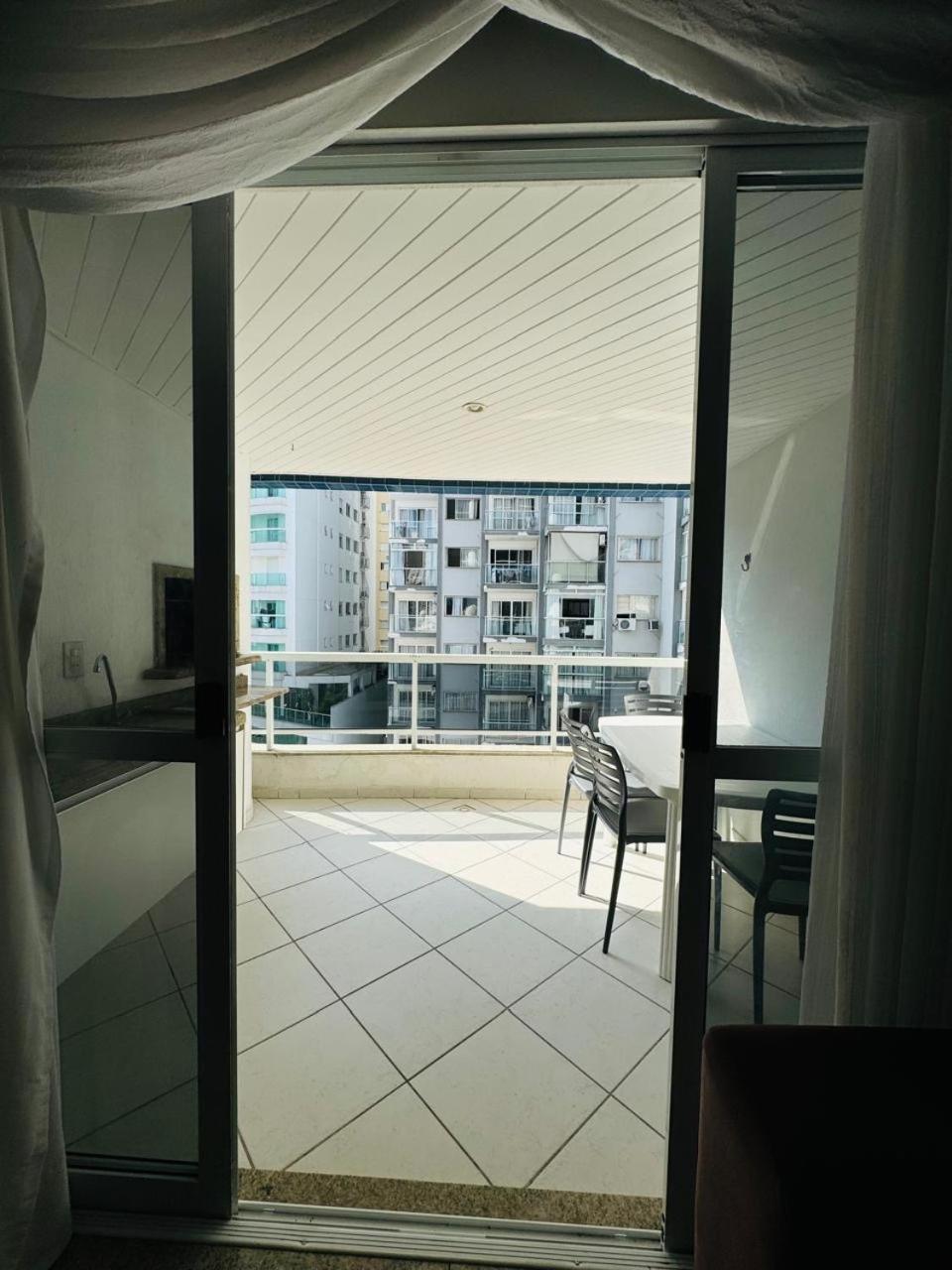 Apto A 100M Da Praia Central Balneário Camboriú Exterior foto